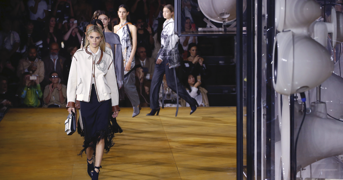 Burberry wiosna-lato 2020: Kratka to za mało