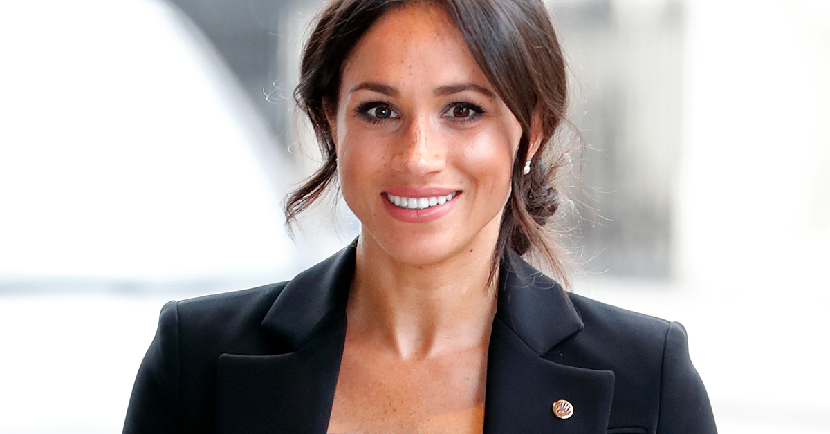 Księżna Meghan stawia na garnitur