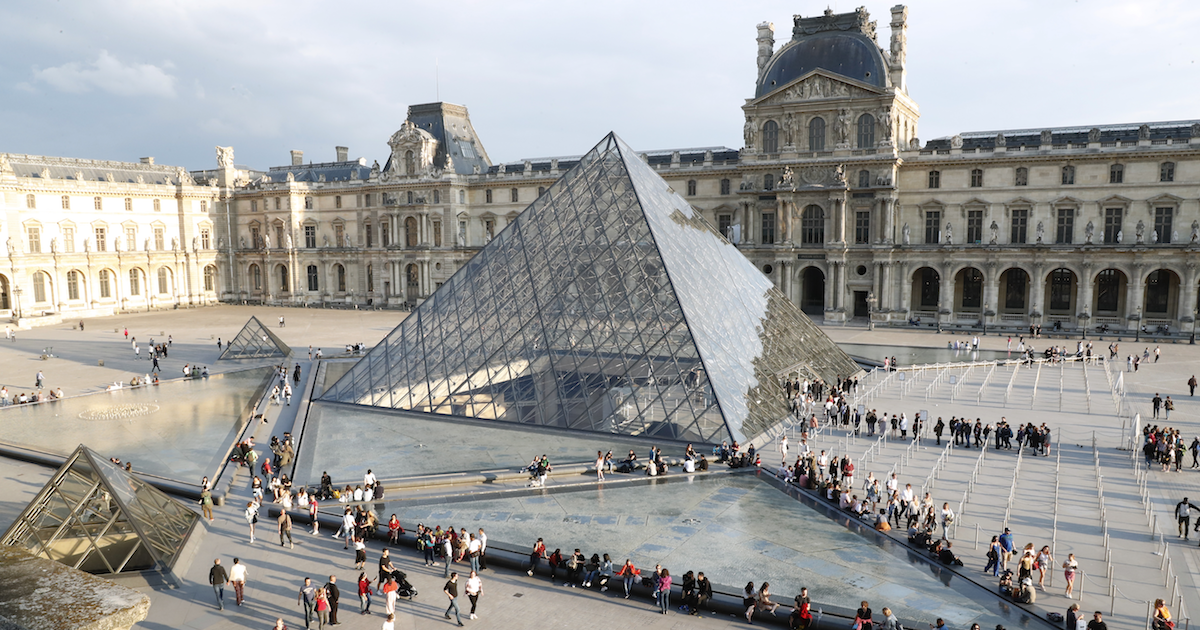 Luwr zamknięty w obawie przed koronawirusem