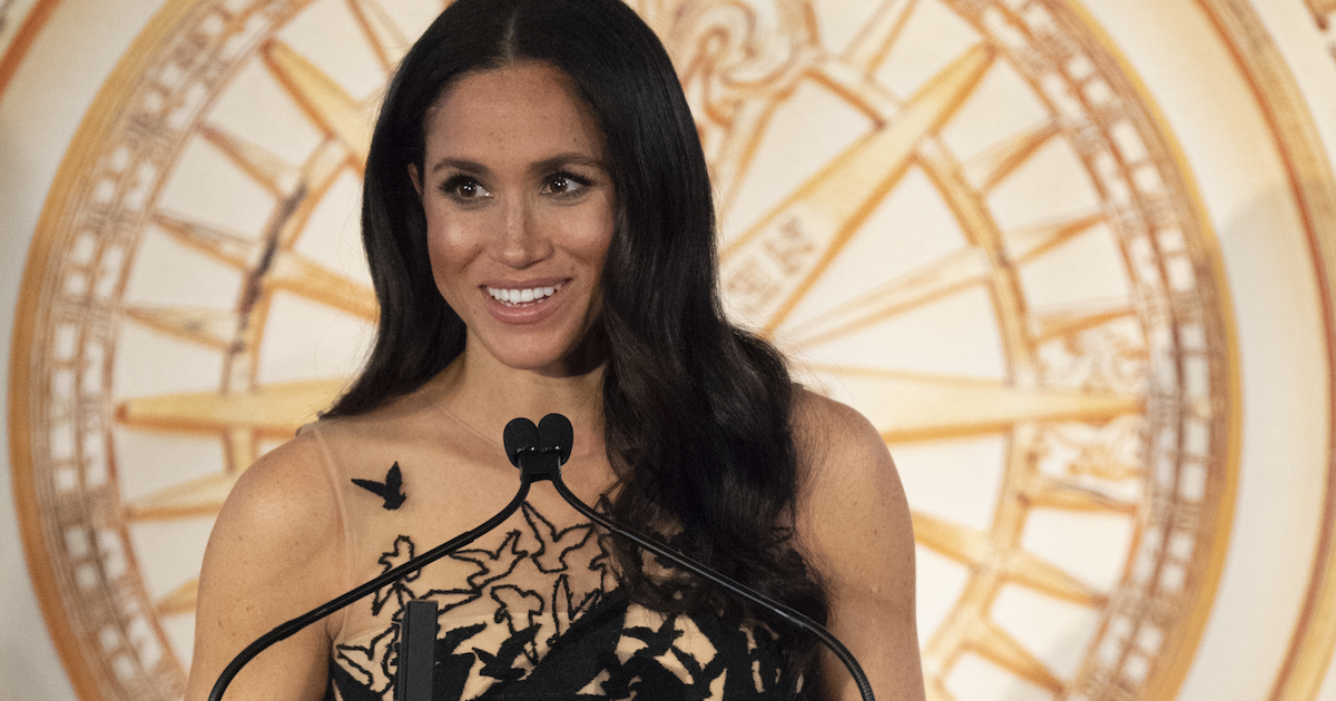 Meghan Markle w uskrzydlonej sukni godnej księżniczki