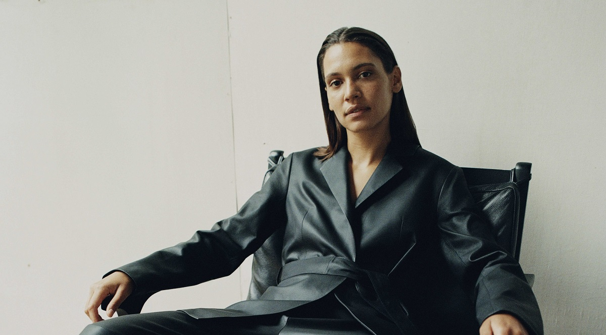 Modele, artyści i aktywiści w nowej kampanii COS