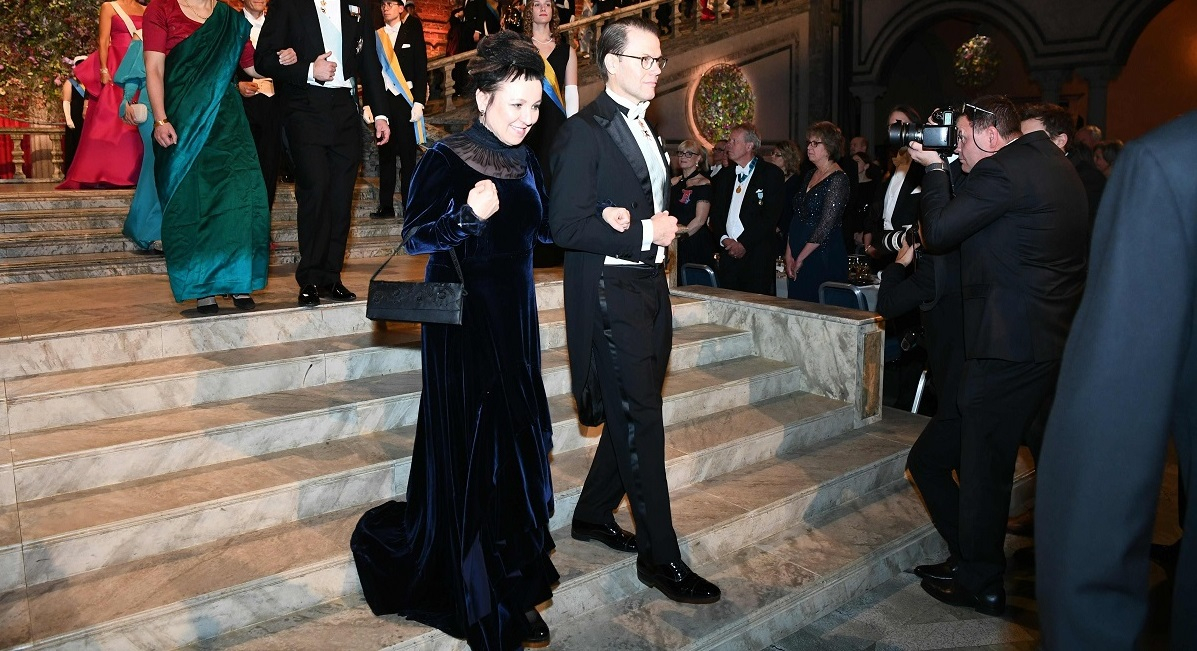 Olga Tokarczuk na bankiecie noblowskim