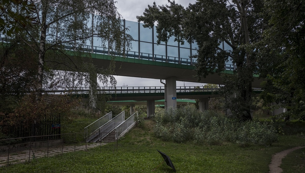 Springer szuka ciszy: Ekrany