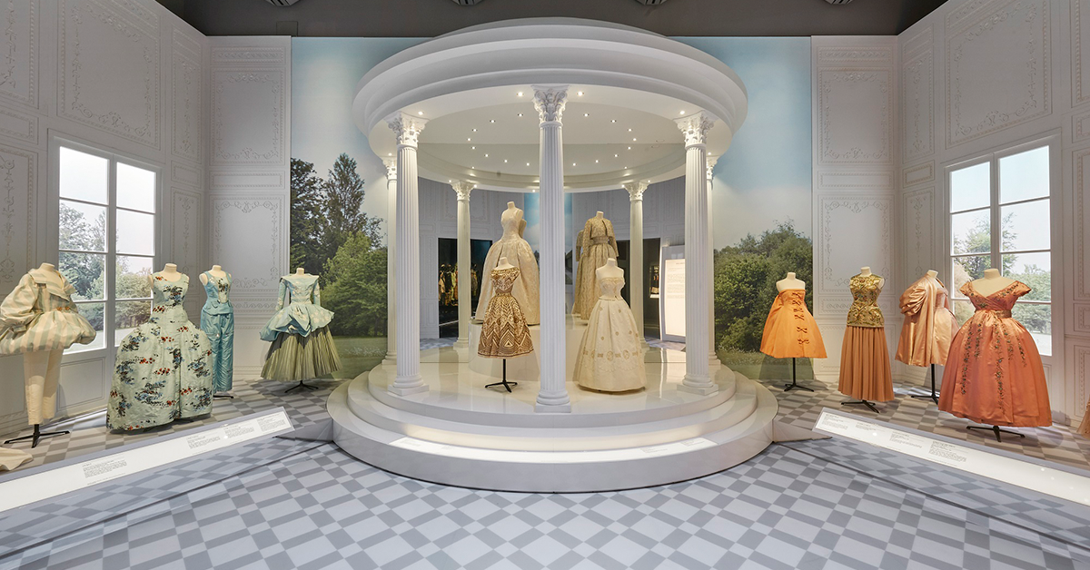 Wystawa „Dior: Designer of Dreams” zawitała do Londynu