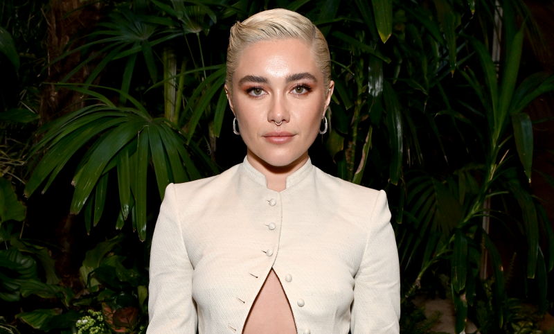 Florence Pugh w botkach z odkrytymi palcami, które będą hitem wiosny