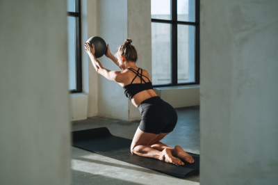 Ćwiczysz pilates w domu? Te stylowe gadżety będą idealnym dopełnieniem treningu