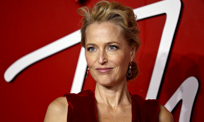 Gillian Anderson olśniewa suknią z głębokim dekoltem i jeszcze większą pewnością siebie