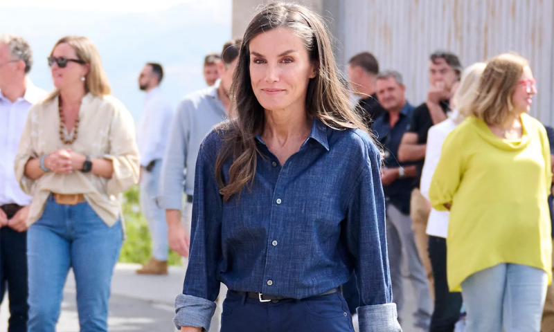 Królowa Letycja przypomina model butów z lat 70. Jak stylizuje angielki?