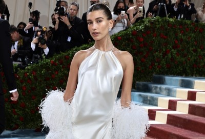 MET Gala 2022: Hailey Bieber jak Jerry Hall