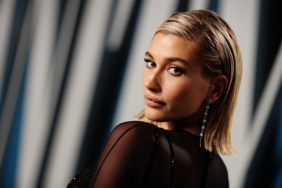 Hailey Bieber: Ulubione dżinsy pożyczam z męskiej szafy