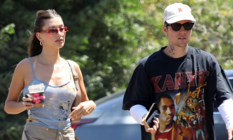 Hailey i Justin Bieberowie w stylizacjach jak z lat 90.