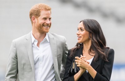 Meghan i Harry pozują z synem na nowej fotografii