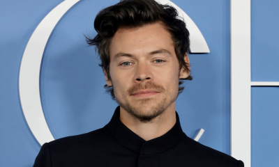 Harry Styles zamienił niesforne loki na modnego buzz cuta