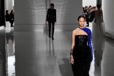 Haute couture: Mroczna prostota Givenchy