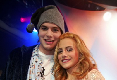 Historia jednego zdjęcia: Brittany Murphy i Ashton Kutcher na sylwestrze 2002 roku 