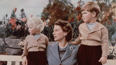 Historia jednego zdjęcia: Elżbieta II z Karolem i Anną w 1952 roku 