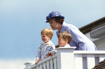 Historia jednego zdjęcia: Elżbieta II z wnukami w 1987 roku