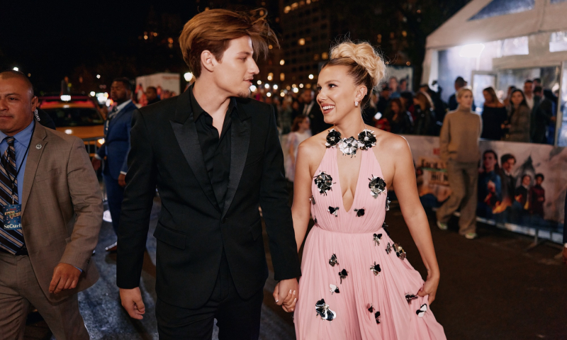 Millie Bobby Brown i Jake Bongiovi zostali rodzicami. Para adoptowała córkę