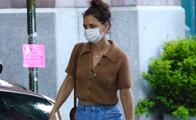 Inspirująca stylizacja: Katie Holmes w dzianinowym topie Mango  