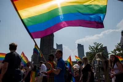 Instytucje kultury i nauki wspierają LGBTQ+ tęczowym logiem