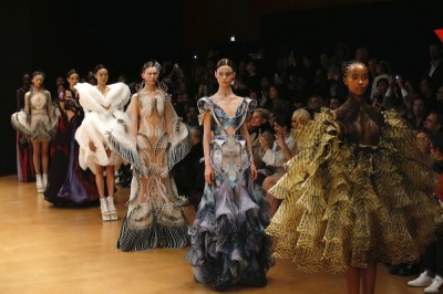 Iris van Herpen haute couture wiosna-lato 2020: Wodny świat 