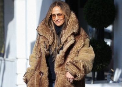 Powrót do przeszłości: Jennifer Lopez w zimowej stylizacji niczym z czasów swojej debiutanckiej płyty