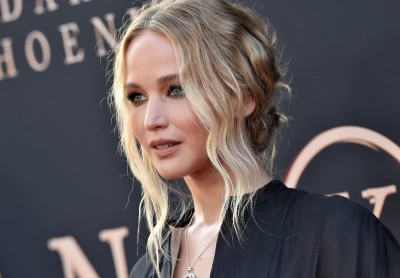 Jennifer Lawrence w oversize’owym garniturze