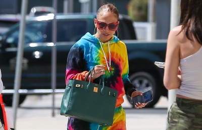 Jennifer Lopez testuje trend tie dye