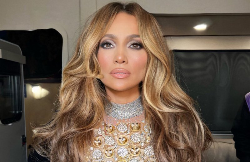 Jennifer Lopez w kreacjach Roberta Cavallego