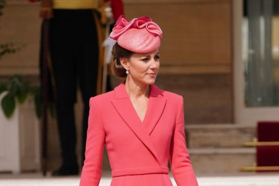 Kate Middleton w koralowej sukience od Emilii Wickstead 
