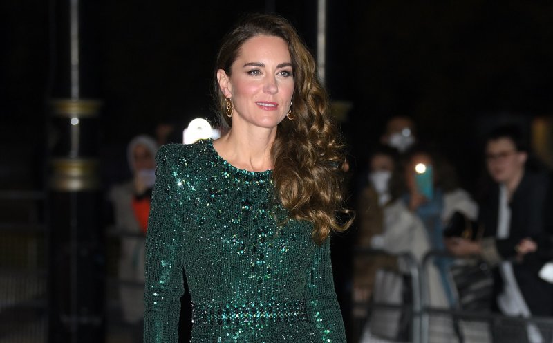 Kate Middleton w szmaragdowej sukni z cekinów