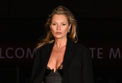  Kate Moss odpowiada na pytanie czy mała czarna rozwiązuje wszystkie stylizacyjne dylematy