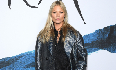 Wzorem Kate Moss, jesienią ciemne skinny jeans nosimy z kozakami z wysoką cholewką
