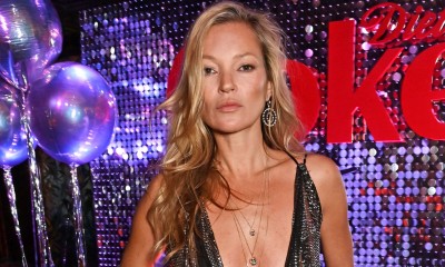 Powrót do 1993 roku: Kate Moss w srebrzystej naked dress