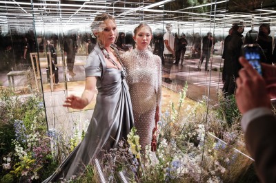 Kate Moss z córką Lilą na pokazie Fendi