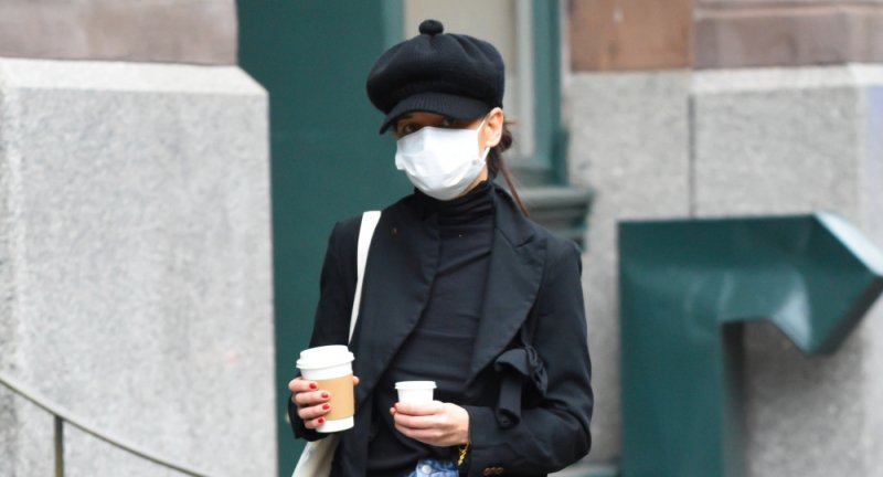 Inspirująca stylizacja: Katie Holmes w kaszkiecie