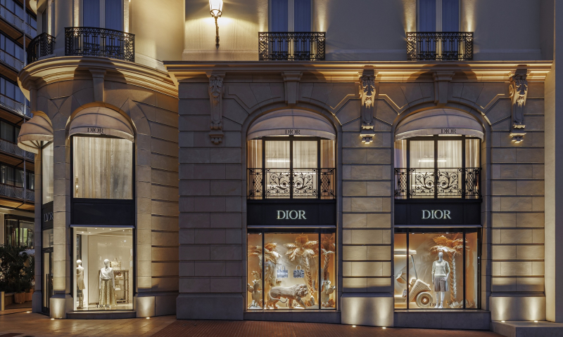 Kawiarnie Dior i pop-upy z kolekcją Dioriviera zapowiadają eleganckie lato