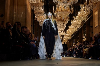 Louis Vuitton wiosna-lato 2022: Niech żyje bal