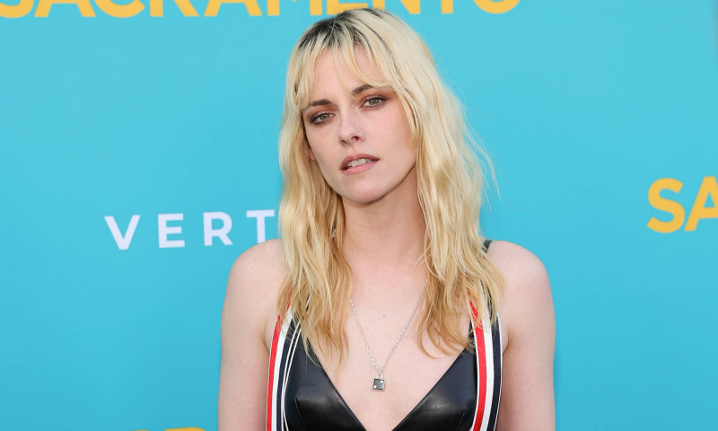 Kristen Stewart zapożyczenia z męskiej garderoby wykorzystuje w rockowym looku