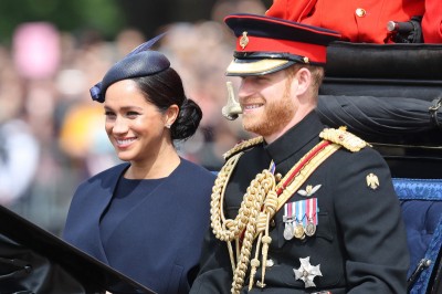 Księżna Meghan zachwyca w eleganckiej stylizacji miesiąc po porodzie