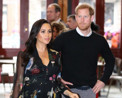 Księżna Meghan zwiedza Bristol w sukience Oscara de la Renty