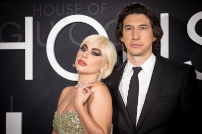 Lady Gaga w migotliwej sukni od Valentino