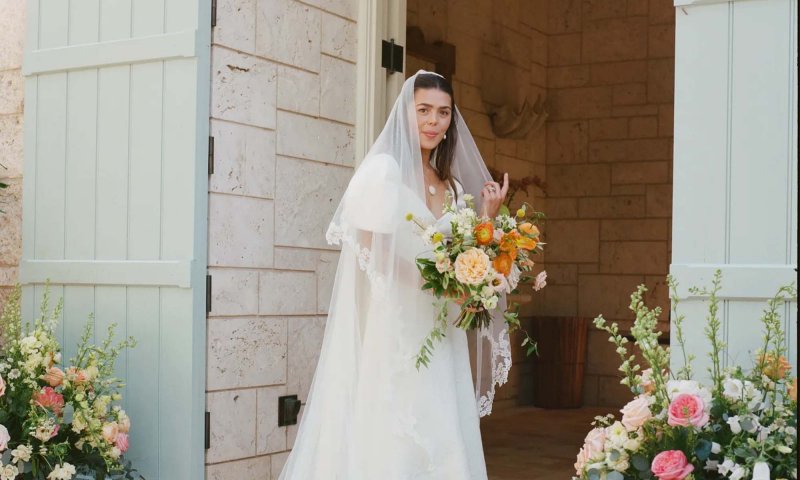 Ślub w duchu DIY: Suknia własnego projektu i wesele w ogrodzie dziadków 