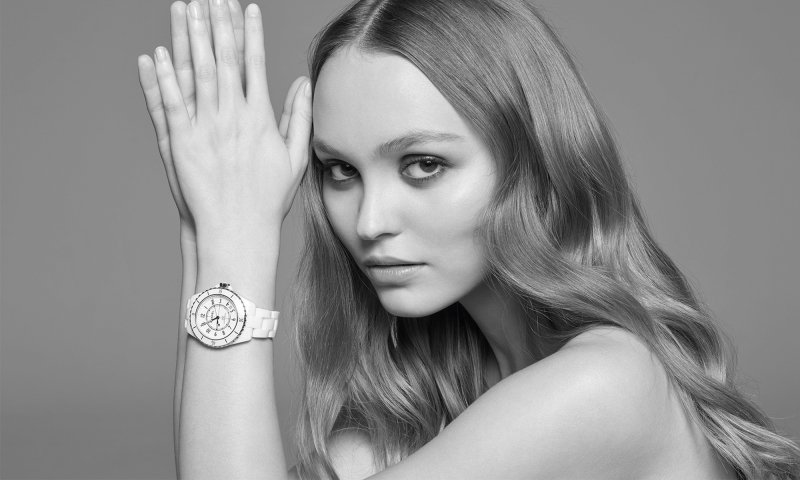 Lily-Rose Depp świętuje 20. urodziny z zegarkami Chanel J12
