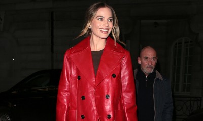 Lady in red: Margot Robbie w skórzanym komplecie Bottegi Venety