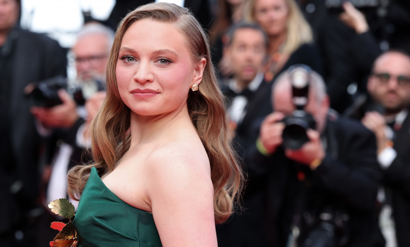 Córka Kate Winslet Mia Threapleton podbiła Cannes w „Fenickim układzie” 