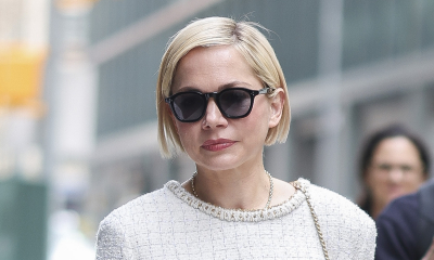 Krótka tweedowa bluzka i jeansy? Michelle Williams daje lekcję paryskiego stylu