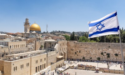 Książka tygodnia: Amos Oz, „Na ziemi Izraela”