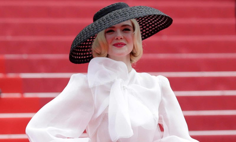 Najpiękniejsze stylizacje Elle Fanning z czerwonego dywanu