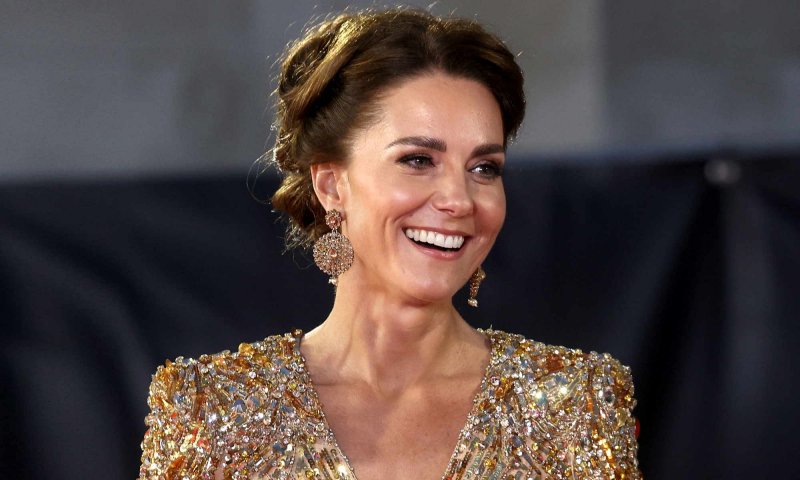 Księżna Kate w najpiękniejszych sukienkach z cekinami 